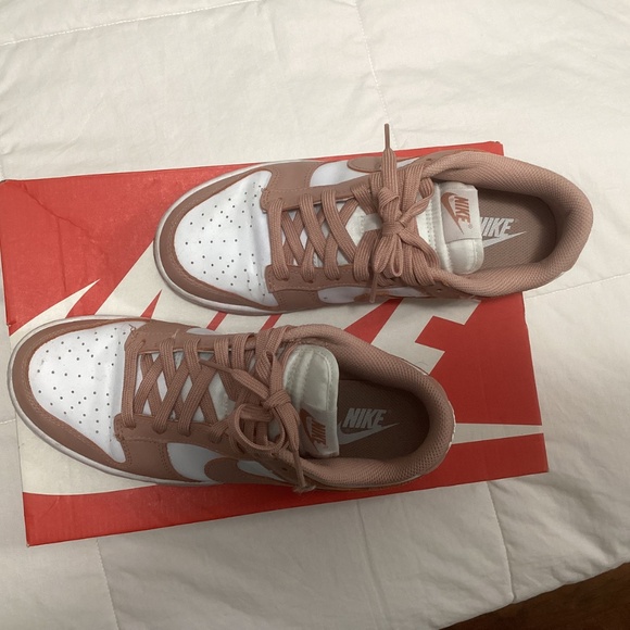 Nike Women's Low Dunk Rose Whisper - Picture 5 of 7